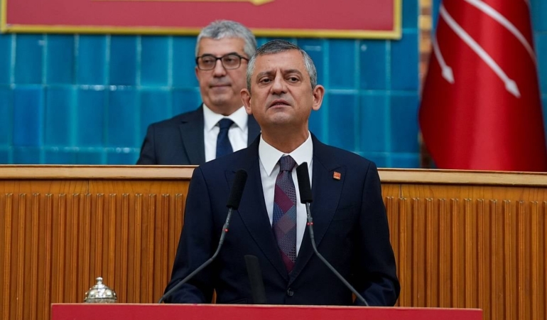 Özel’den Bahçeli’ye yanıt: Benim savaşım niye seninle olsun?