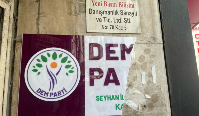 Seyhan’da DEM Parti binasına saldırı