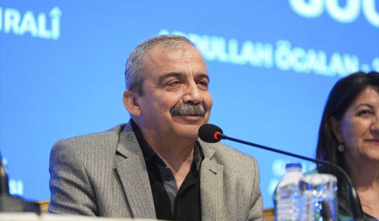 Ertuğrul Kürkçü, Sırrı Süreyya Önder’i yazdı: Şimdi bir başyapıt meydana getirme işi Sırrı’nın hekimlerinde