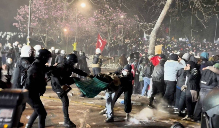 TİHV’den şehir şehir insan hakları ihlalleri: Binlerce gözaltı, yüzlerce yasak