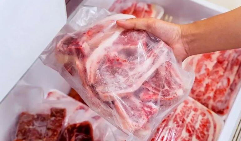 Donmuş Eti Sağlıklı ve Hızlı Çözmenin En Doğru Yöntemi