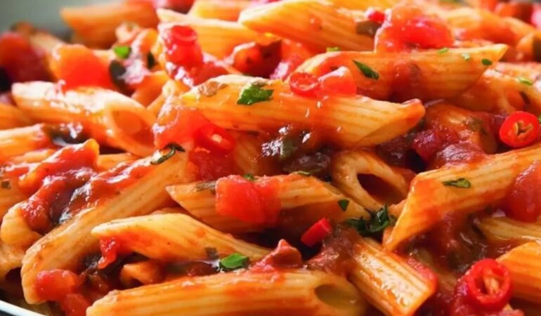 Penne Arrabbiata Soslu Makarna Tarifi