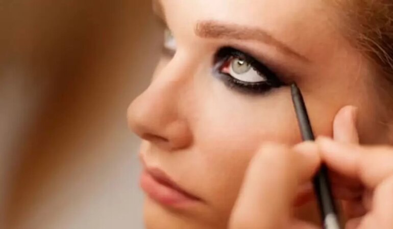 Dumanlı Göz Makyajı Nedir?