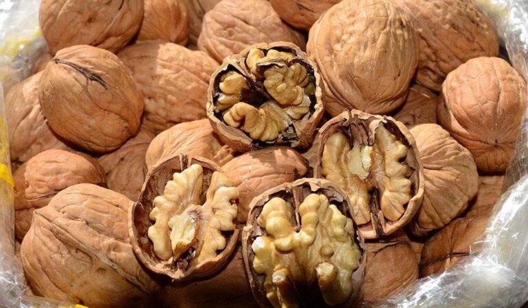 Ceviz kabuğu ile istenmeyen tüylerden kurtulun