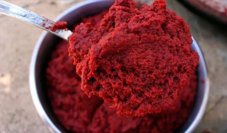 Salçanın küflenmesini engellemek için