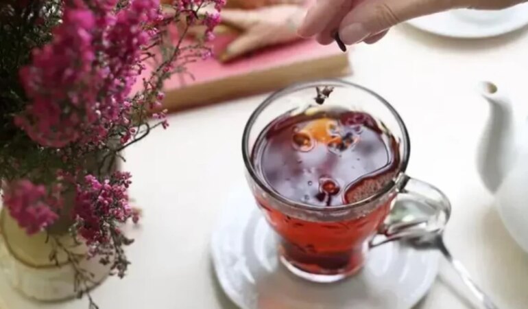 Siyah çaya karanfil atılırsa ne olur?