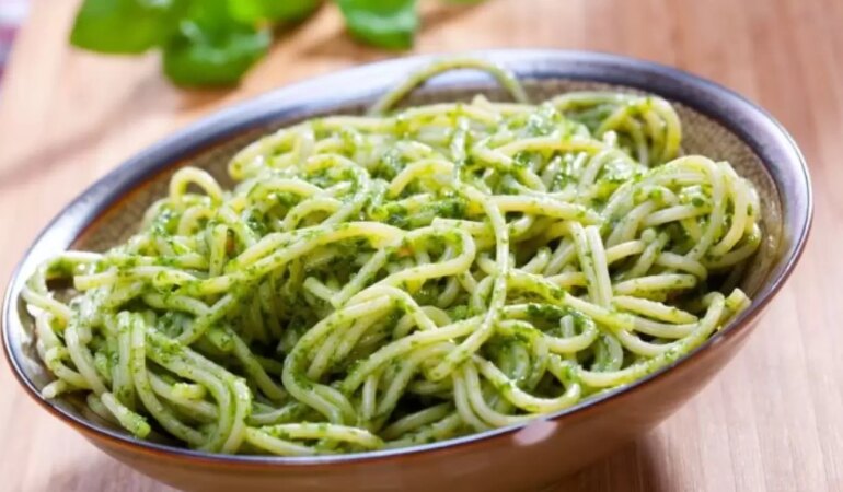 Pesto Soslu Makarna: İtalyan Mutfağının Vazgeçilmezi
