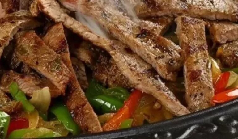 Et severler için vazgeçilmez Fajita tarifi