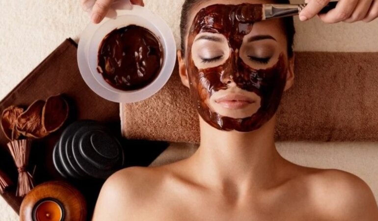 Kahve telvesi yüze sürülür mü?