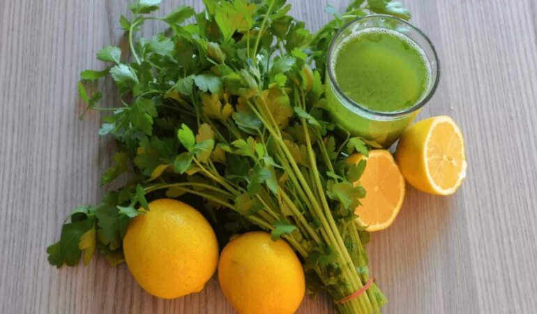Sabah aç karnına maydanoz ve limon tüketmenin 5 şaşırtıcı faydası
