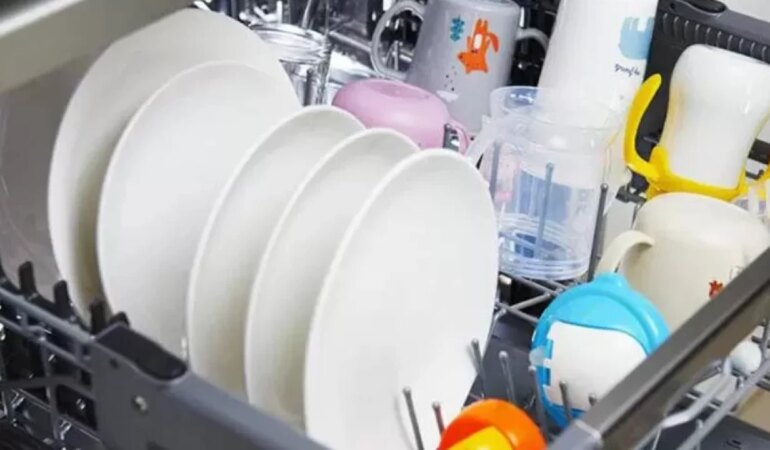 Bulaşık makinesine asla atmamanız gereken mutfak eşyaları