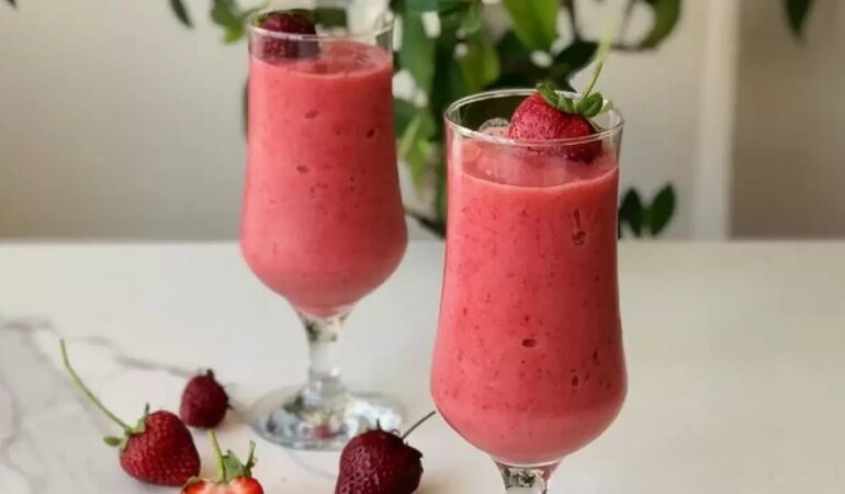 Çilekli Smoothie Nasıl Yapılır?