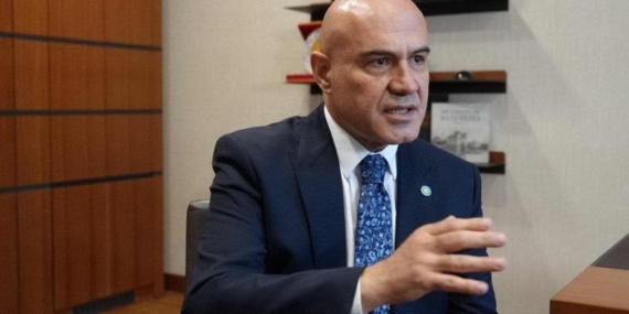 Milletvekilleri de vize kuyruğunda bekliyor