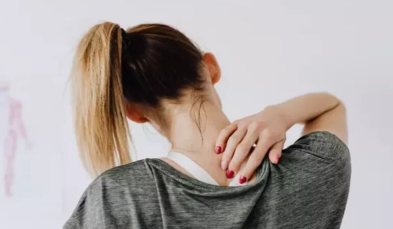 Masa başı çalışanlar için boyun ağrısı çözümleri