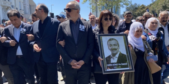 Sırrı Süreyya Önder Onbinlerin Sloganlarıyla Uğurlanıyor