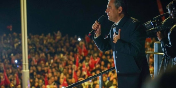 Özgür Özel, Beyazıt’ta konuştu: Birimiz hepimiz için Silivri’de bedel ödüyor