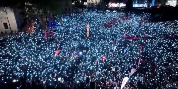 Beyazıt’ta Öğrenci Manifestosu: “İmamoğlu ve Tüm Siyasi Tutsaklar Serbest Bırakılsın”