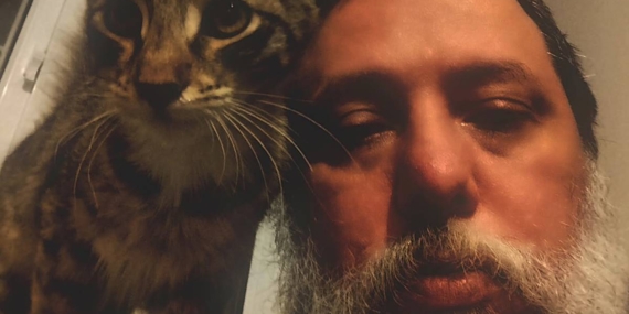 "Barış Akademisyeni" Cenk Yiğiter’e evinin önünde silahlı saldırı