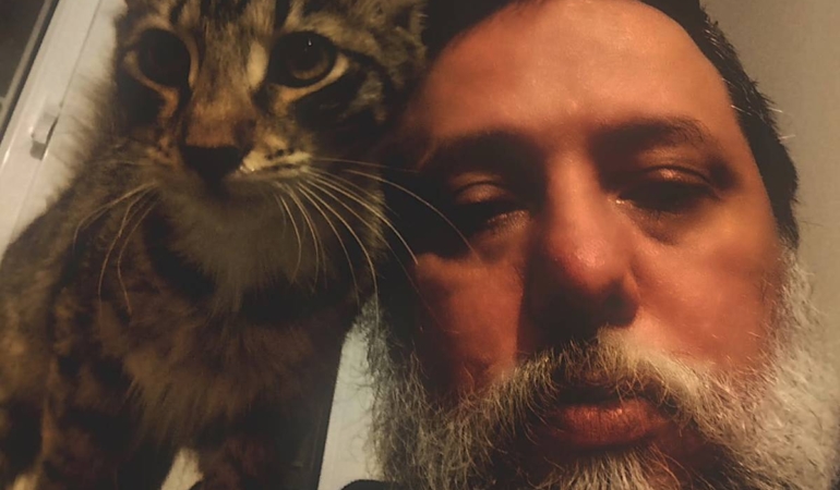 "Barış Akademisyeni" Cenk Yiğiter’e evinin önünde silahlı saldırı