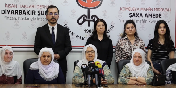 Barış Anneleri’nden asker ve polis annelerine: Ne siz ağlayın ne de biz