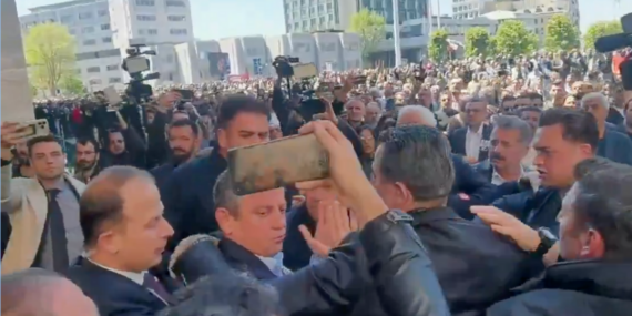 CHP lideri Özgür Özel’e AKM çıkışında fiziksel saldırı