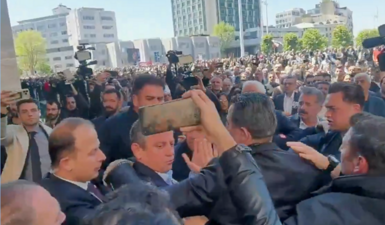 CHP lideri Özgür Özel’e AKM çıkışında fiziksel saldırı