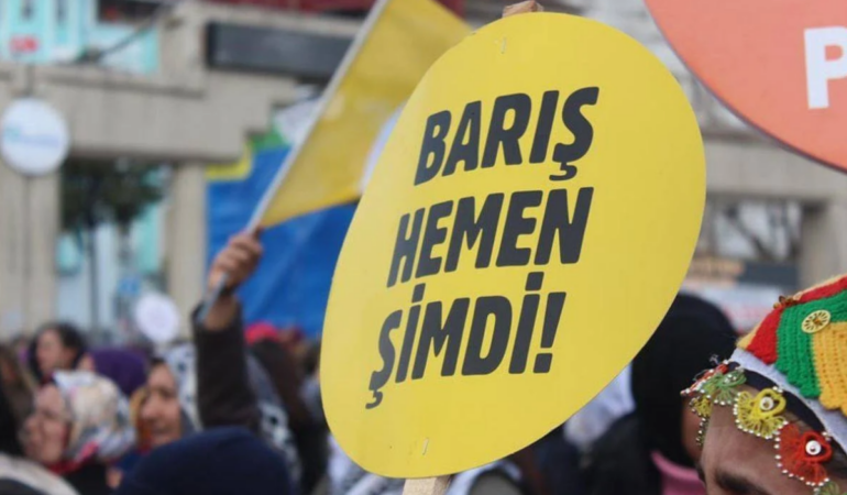 İHD: Barış fırsatı siyasi hesaplara kurban edilmemeli