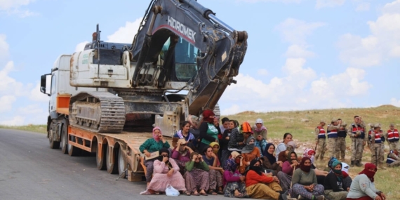 Mardin’de köylülerin direnişi sonucu kepçeler geri çekildi