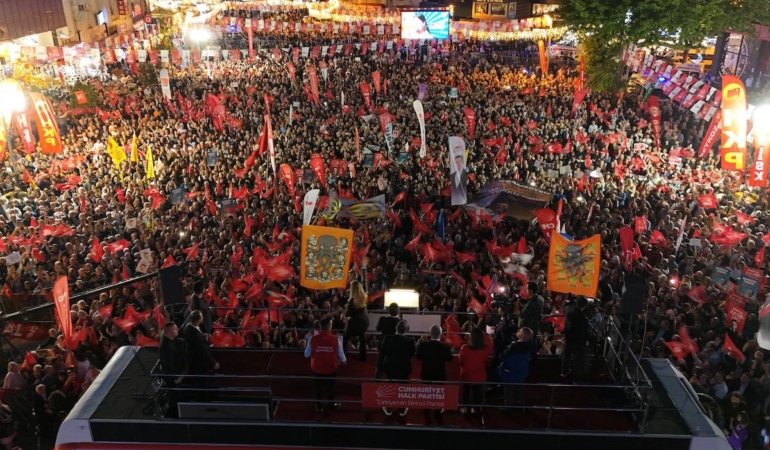 Özgür Özel: "Cezaevlerindeki gençlerin bayrama evlerinde girmelerini bekliyoruz"