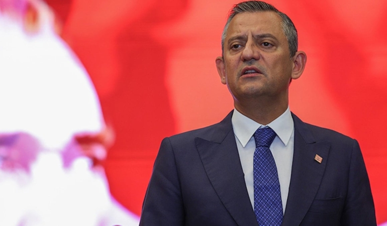 Özgür Özel’den iktidara sert çıkış: Bize karşı mertçe mücadele edilmiyor