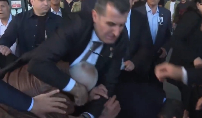 Özgür Özel’e saldırıda dikkat çeken detay: O müdürü valiliğe şikayet ettiler