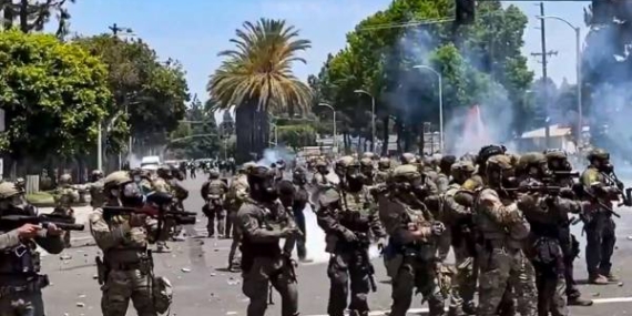 Trump, 12 ülkenin vatandaşlarına ABD’ye seyahati yasakladı