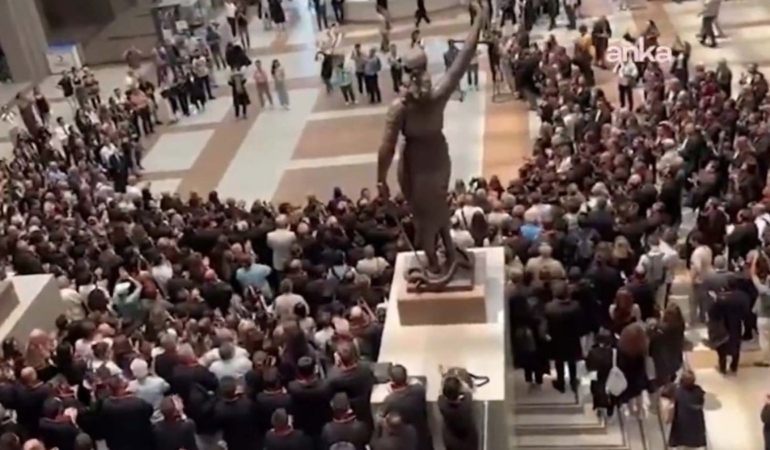 Avukatlardan Çağlayan’da ‘Pehlivan’ protestosu