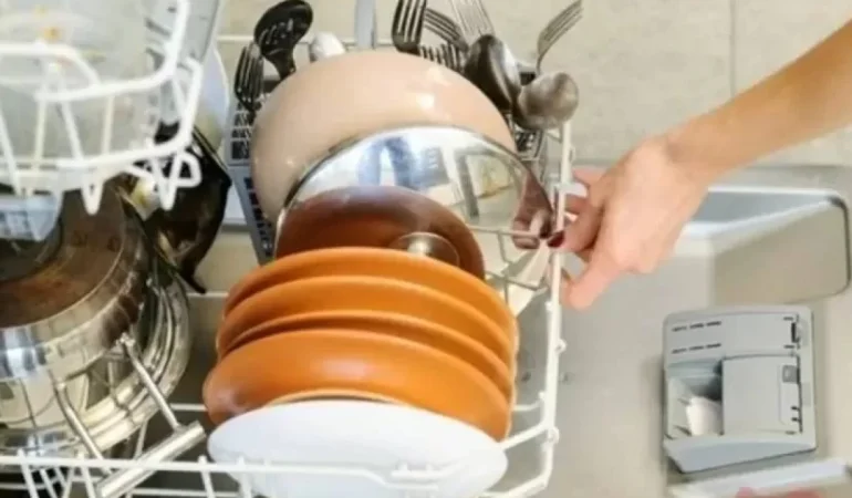 Bulaşık makinesinde oluşan su lekelerine son