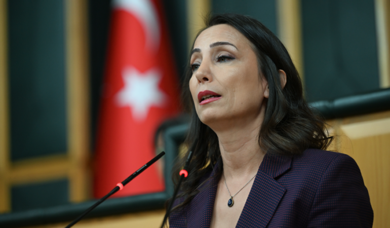 Tülay Hatimoğulları: “Savaş değil barış, tatil değil çalışmak zamanı”