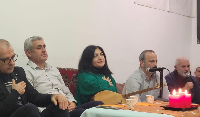 Köye Işık Getiren Pirler