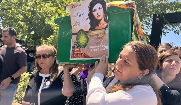 Ayşe Şan 29 Yıl Sonra Vasiyeti Üzerine Diyarbakır’da Toprağa Verildi