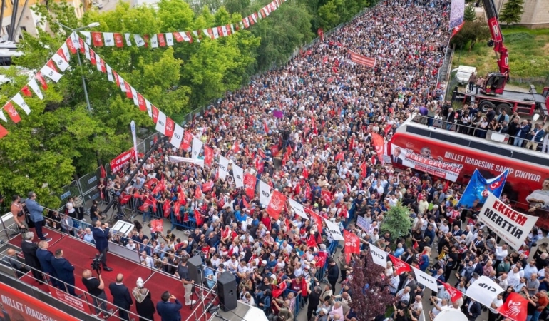 Özgür Özel: Türkiye sahipsiz değil, hep beraber kurtaracağız