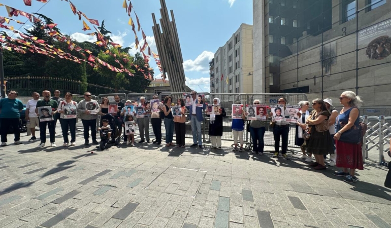 Cumartesi Annesi Makbule Çur: Oğlum gelir de bulamaz diye 31 yıldır evimi değiştirmiyorum