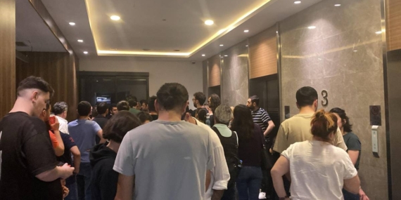 KRT TV çalışanları iş bıraktı