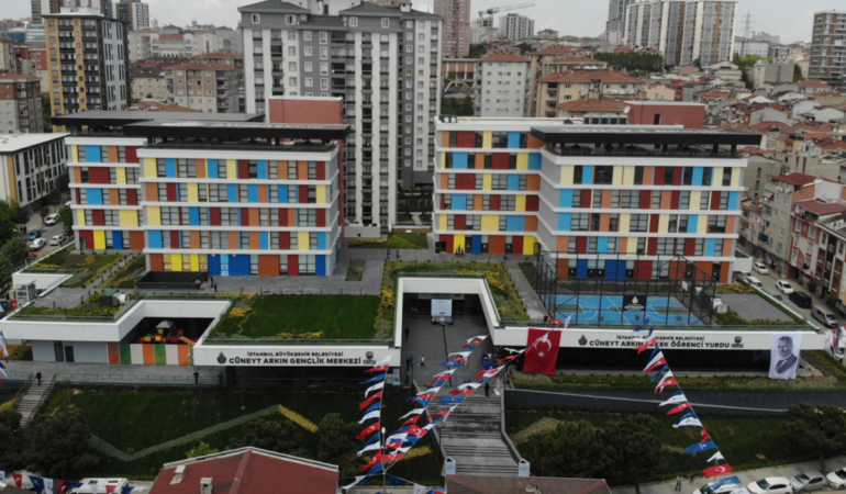 Meclis’ten geçti: Belediyeler artık öğrenci yurdu açamayacak