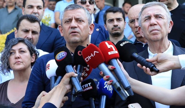 Özgür Özel açıkladı: Ferdi Zeyrek için özel Whatsapp grubu kuruldu