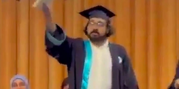 İmamoğlu’na destek için ‘diploma’sını yırtan öğrenci gözaltında