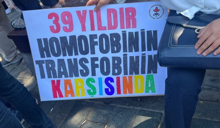 İHD’nin 39 yıl dönümünde sansüre karşı protesto