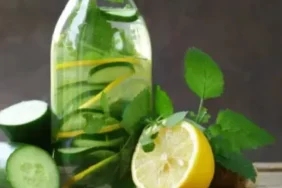 3088-sicak-gunlerde-yuzunuzu-serinleten-salatalik-suyu-maskesi.jpg