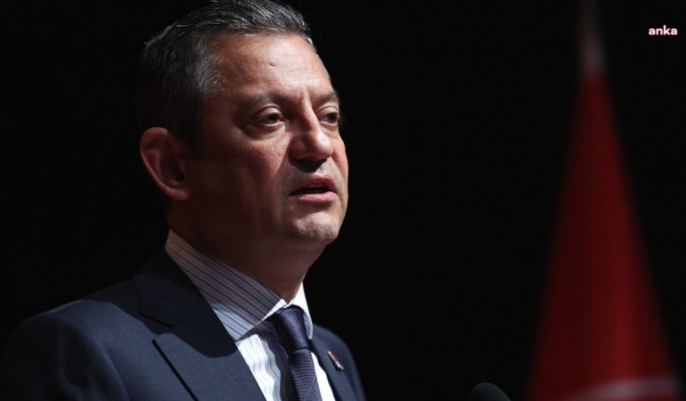 Özgür Özel kürsüden rest çekti: “Seçime kadar bekle ulan”