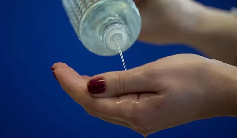 Kolonya leke çıkarır mı?