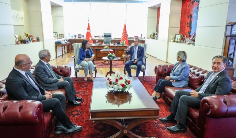 DEM Parti heyeti CHP lideri Özel’le görüştü: Barış bütün toplumu kapsamalı
