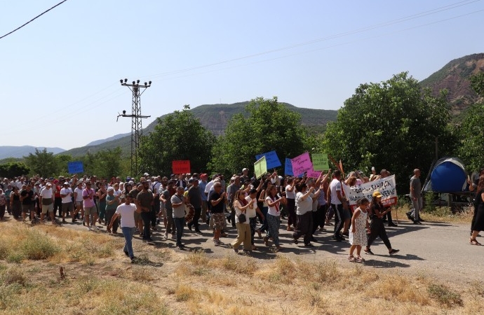 Dersim’de Munzur Festivali’nde Madene Karşı Yürüyüş: “Doğama, İrademe Dokunma”