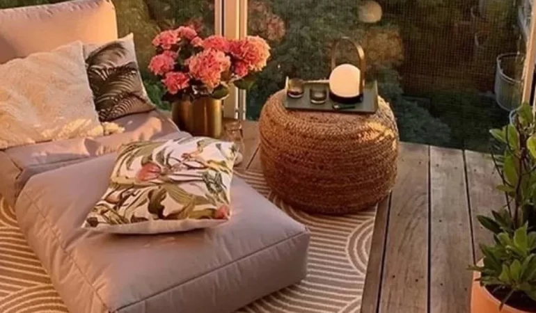 Balkonunuzu tatil köşesine dönüştürmenin en ucuz yolu